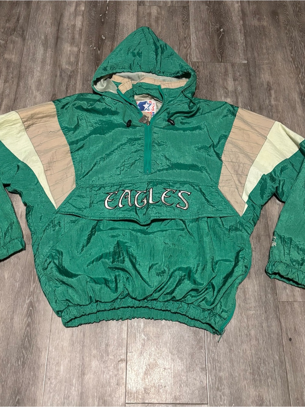 STARTER Green Eagles Hooded Pullover Windbreaker with Cream Accents